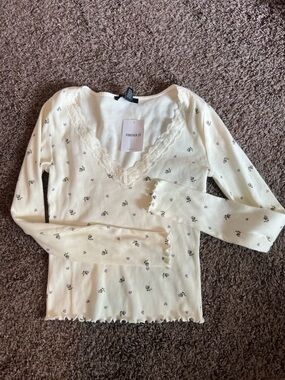 Forever 21 Cream Long Sleeve Ribbed Top with Lavender Floral Print
